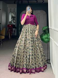 ชุดเดรสยาวผ้าชานเดรีสุดหรู พร้อมเสื้อแจ็คเก็ตสั้นลายดอกไม้ แต่งขอบด้วยผ้าซารี ความยาวสี่เมตร รุ่น BMU5011 - DC - Product Image 3