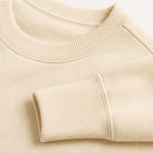 Sudadera Personalizada para Hombre, Color Marfil, Cuello Alto Clásico, Corte Relajado, Tejido de Algodón Peinado, Modelo MCRW-0045 - Product Image 6