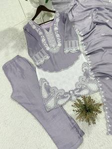Ensemble de costume Designer Air Tex Chinon avec broderie de sequins sur le devant et les manches, pantalon palazzo et dupatta – Tenue élégante pour les soirées - Product Image 4