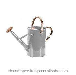 คนสวนเลือกกระป๋องรดน้ำโลหะมีด้ามจับโค้งมนที่สะดวกสบายสำหรับการเทที่ง่ายขึ้น - Product Image 6