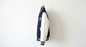 Veste universitaire Relevo pour homme, bleu marine, manches blanches, lettres brodées sur le devant, col rabattu, vêtement d'automne - Product Image 6