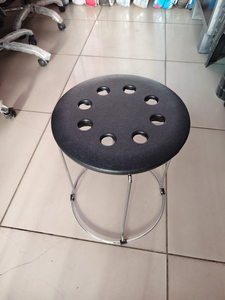 Taburete Plegable Redondo de Metal, Silla Portátil para Camping, Estructura de Acero Resistente, Taburete Compacto para Pesca al Aire Libre, Asiento Negro - Product Image 5