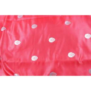 Tela Brocada de Poliéster con Bordado Floral Rojo - 44 Pulgadas de Ancho, Textura Suave de Encaje con Detalles Plateados por Metro - Product Image 3