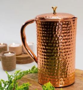 Ensemble de carafes en cuivre pour concepts culinaires raffinés et haut de gamme, service d'eau en métal avec verres, durable, réutilisable, pour la cuisine. - Product Image 5
