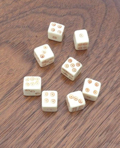 Juego de Dados Cuadrados de Hueso Natural Pulido Hecho a Mano para Ludo, Accesorios de Juego Modernos y Ecológicos - Product Image 5