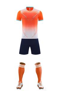 Conjunto de Uniforme de Fútbol con Logotipo Personalizado Más Vendido, 100% Poliéster, Nuevo Diseño, Servicio OEM Disponible, Técnicas de Corte Automatizadas - Product Image 3