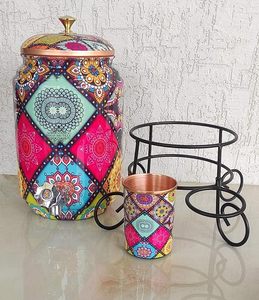 Distributeur d'eau en cuivre à motif mandala coloré avec couvercle et ensemble de tasses assorties - Product Image 1