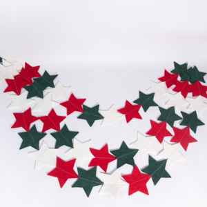 Guirnalda de Estrellas Rojas, Blancas y Verdes Hecha a Mano, Decoración Navideña para Árbol de Navidad, Pancarta Navideña de Fieltro e Hilo - Product Image 4