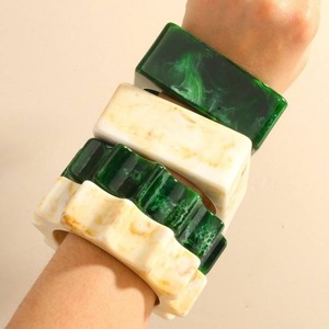 Brazaletes de Resina Hechos a Mano con Impresión Digital, Teñidos Lisos, Accesorios de Moda Premium Hechos a Mano para Mujer, Venta al Por Mayor para Exportación - Product Image 1