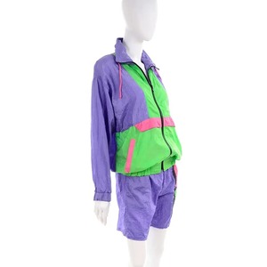 Ensemble de survêtement coupe-vent streetwear au design moderne, short de haute qualité, ensemble de short coupe-vent personnalisé pour femmes - Product Image 4