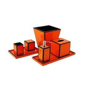 Ensemble d'accessoires de salle de bain en résine orange laquée, style moderne, durable, pour la maison - Product Image 1