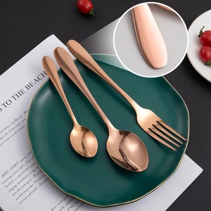 Ensemble de couverts en or rose, finition miroir haute brillance, élégants en acier inoxydable pour les dîners de mariage - Product Image 6