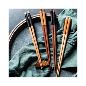 Bâtonnets en bois de qualité supérieure pour la distribution de plats à emporter et la mise en œuvre efficace de projets culinaires raffinés - Product Image 1