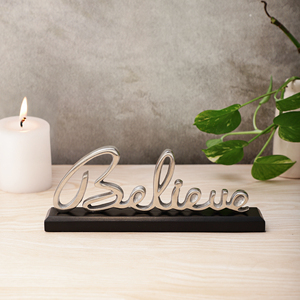 Sculpture de table moderne en aluminium doré avec inscription, statue décorative en métal sur base noire pour salon, thème Famille et Amour - Product Image 5