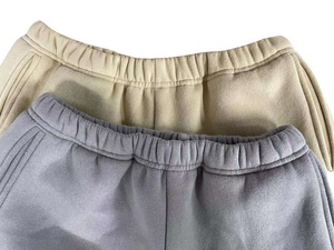 Pantalones Cortos Deportivos para Mujer con Logotipo Personalizado, 100% Algodón Felpa, Cintura Alta, 220g, Suaves, con Bolsillos, Estilo Cargo - Product Image 4