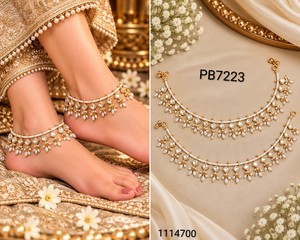 Paire de chevillères de mariée plaquées or avec perles et pierres noires et blanches, bijoux de pied traditionnels indiens pour mariage, vente en gros - Product Image 2