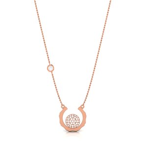 Collier en or jaune et diamants pour femme, alliant tons d'or chauds et accents étincelants, idéal pour offrir des bijoux raffinés - Product Image 1