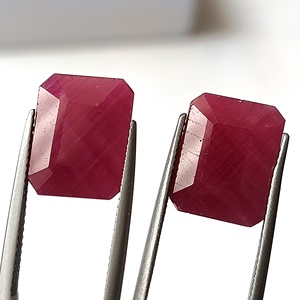 Ensemble de 2 pierres précieuses en rubis corindon naturel africain de 20 carats, taille émeraude, facettées, pour la fabrication de bijoux - Product Image 2