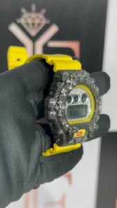 Reloj de Lujo para Hombre, Miyota de Cuarzo Analógico, Caja de Aleación de 41 mm, Correa de Goma Blanca y Amarilla, Cristal, Manecillas Luminosas Romanas, Cierre Oculto, 3 BAR - Product Image 3