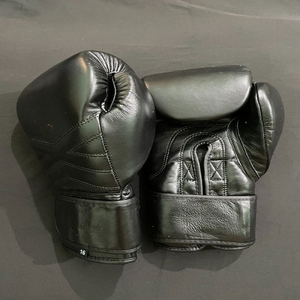 ถุงมือชกมวยไทย MMA หนังแท้ ปักโลโก้ได้ ระบายอากาศดี ปิดแบบรัดข้อมือ - Product Image 4