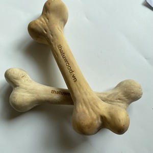Juguete masticable de madera para perros, el más vendido, con forma de hueso natural, duradero, hecho en Vietnam. - Product Image 3