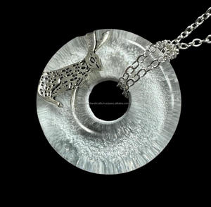 Collier à pendentif en résine personnalisé pour femmes, bijou unique fait main, parfait pour les options de cadeau faites par Tayyab Handicraft - Product Image 1