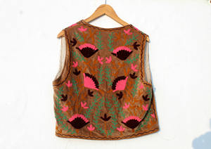 Chaleco de terciopelo estilo bohemio para mujer, chaleco bordado Suzani, chaleco sin mangas de terciopelo floral para mujer - Product Image 6