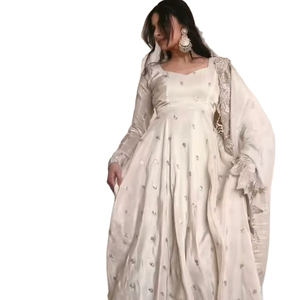 Magnifique Salwar Kameez moderne pour femme, de couleur unie, avec doublure et pantalon Plazoo, à séchage rapide - Product Image 1