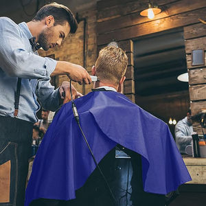 Capa de Peluquería 100% Poliéster Impermeable con Correa Ajustable para el Cuello, para Hombre, con Logotipo Personalizado, Capa de Peluquería de Alta Calidad - Product Image 4