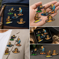 Broche en émail personnalisée avec personnage de dessin animé, badge amusant sur le thème du surf, broche en métal de collection, cadeau |   Exportation en gros 2026 Fabricant