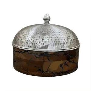 Casserole élégante en métal martelé argenté avec couvercle isolé et base en bois conçue pour les mariages d'hôtel - Product Image 6