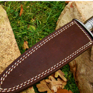 Couteau de chasse artisanal en acier Damas avec manche en acier argenté, lame fixe à motifs, étui en cuir marron - Product Image 5