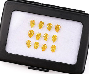 Nuevo Producto OM GEMS, Diamante Suelto Cultivado en Laboratorio, Corte Pera de 7.0x4.5 mm, Color Amarillo Fantasía, Perforado con Láser, Modelo OM9235, Tercera Marca - Product Image 5