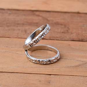 Bague ajustable minimaliste en argent sterling gravée de motifs floraux faite à la main, style bohème, bijou thérapeutique pour phalange, idéale pour les fêtes - Product Image 2
