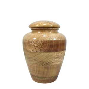 Urne funéraire en bois naturel avec finition artisanale décorative pour hommage commémoratif, cendres de crémation et présentation significative à la maison - Product Image 1