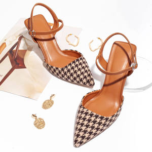 Slingbacks en tissu tweed et PU avec soutien de la cheville et embout renforcé, talon aiguille, fabriqués au Vietnam, avec bride en papier de qualité supérieure - Product Image 5