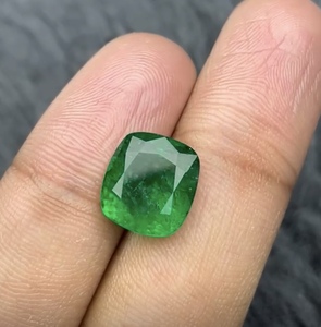 Pierre précieuse en émeraude verte naturelle de haute qualité, grande taille, forme coussin, provenant de Zambie, pour la fabrication de bijoux - Product Image 3