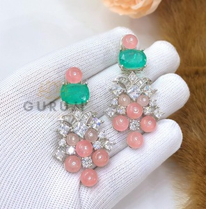 Magnifiques boucles d'oreilles pendantes en laiton plaqué argent de qualité supérieure avec pierres en zircon pour femmes, idéales pour les soirées et les occasions spéciales, collection tendance et élégante. - Product Image 6