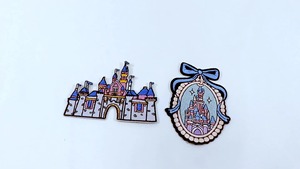 Patch thermocollant Château 3D en PVC gaufré, applique de forme irrégulière pour décoration textile et cadeaux - Product Image 2