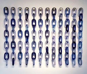 Escultura Decorativa de Pared de Resina Colorida Hecha a Mano, de Estilo Contemporáneo, para Hoteles, Restaurantes y Interiores de Boutiques - Product Image 1