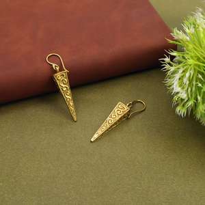 Pendientes Colgantes Geométricos Triangulares para Mujer, Chapados en Oro y Plata, Joyería de Moda, Pendientes Minimalistas, Diseño Personalizado OEM - Product Image 3