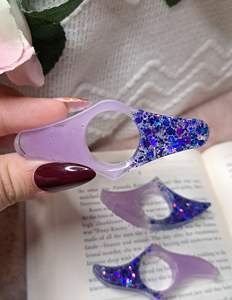 Soporte de Resina Hecho a Mano para Páginas de Libro, Lector de Pulgar y Dedo |   Herramienta de Lectura con una Sola Mano para Libros y Revistas - Product Image 2