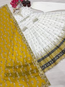 Ensemble de robe Anarkali brodée en faux georgette épaisse, coupe régulière, avec dupatta évasé, en matériaux recyclés, haute qualité, pour mariage et fête - Product Image 6