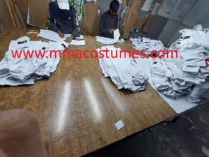 Trajes de MMA Unisex, Pantalones Cortos Cómodos para Grappling, Blancos y Negros para Adultos MC-36 - Product Image 5