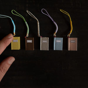 สายคล้องหนังสือขนาดเล็ก ทำด้วยมือจากกระดาษญี่ปุ่น - Product Image 5