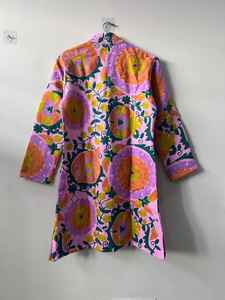 Veste longue matelassée en coton brodée Suzani pour femme, motif floral coloré, style folklorique bohème, col montant, pour l'hiver - Product Image 4