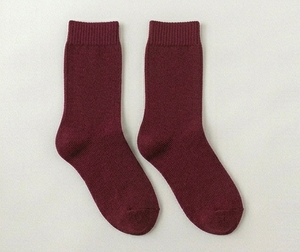 Chaussettes ras du cou pour femmes, couleur bordeaux unie, tricotées, respirantes, pour usage quotidien, longueur standard, automne - Product Image 1