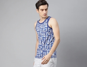 Camiseta sin mangas con estampado geométrico para hombre, cuello redondo, informal, transpirable, de poliéster tejido, con patrón azul y blanco - Product Image 2