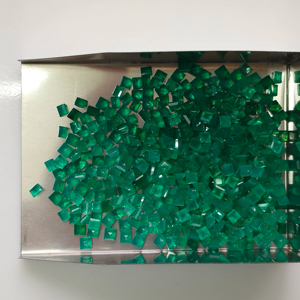 พลอยออนิกซ์สีเขียวธรรมชาติ ขนาด 2.5 มม. ทรงสี่เหลี่ยมเจียระไนแบบสเต็ปคัท คุณภาพดีที่สุด พลอยหลวมที่ได้รับการรับรองจากเรดเมาน์เทน เจมส์ สำหรับทำเครื่องประดับ - Product Image 1