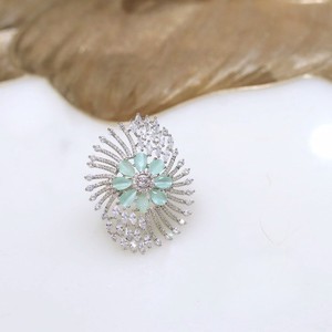 Anillo de cuarzo rosa chapado en rodio para mujer con racimo de flores y pavé de circonitas marquise, joyería romántica brillante para cóctel - Product Image 2